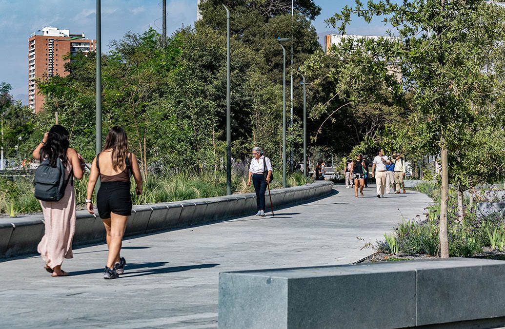 Nueva Alameda: Nueva Plaza Cívica Baquedano y Ciclovía Alameda