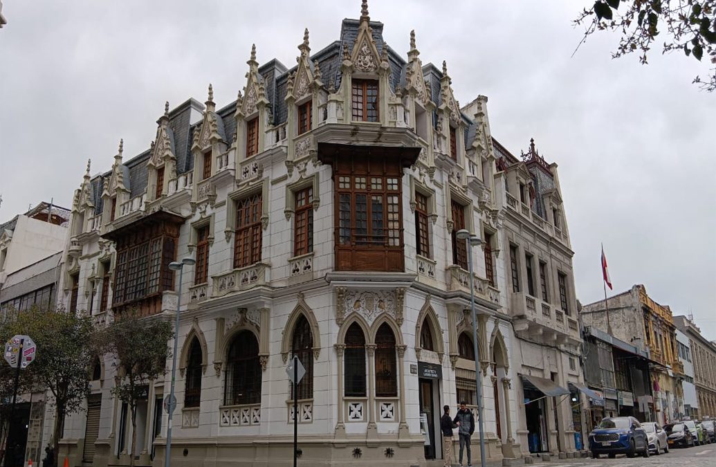 Casa Larraín Bravo en reconocimiento al Arquitecto