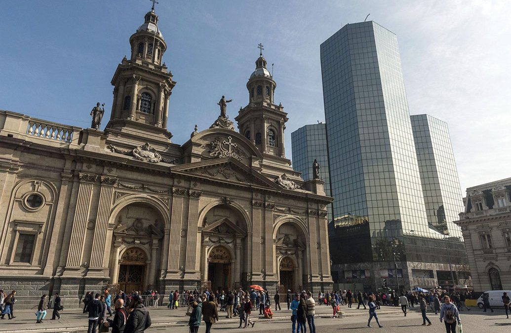 Recorrido por iglesias coloniales en Santiago Centro